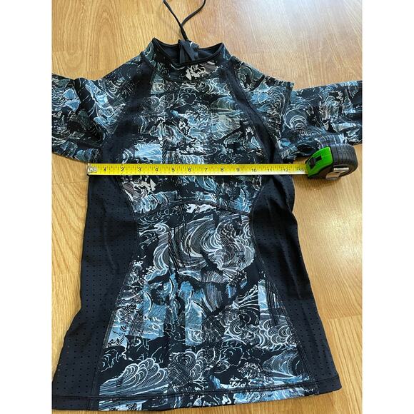 Lululemon swell seeker paddle top long sleeve Rash Guard - Picture 4 of 5